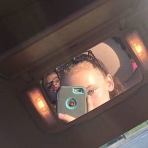 Meet your Posher, Mia